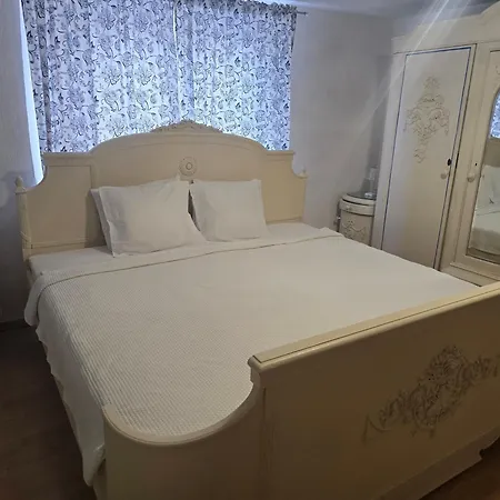 Corse 08 Oda ve Kahvaltı *